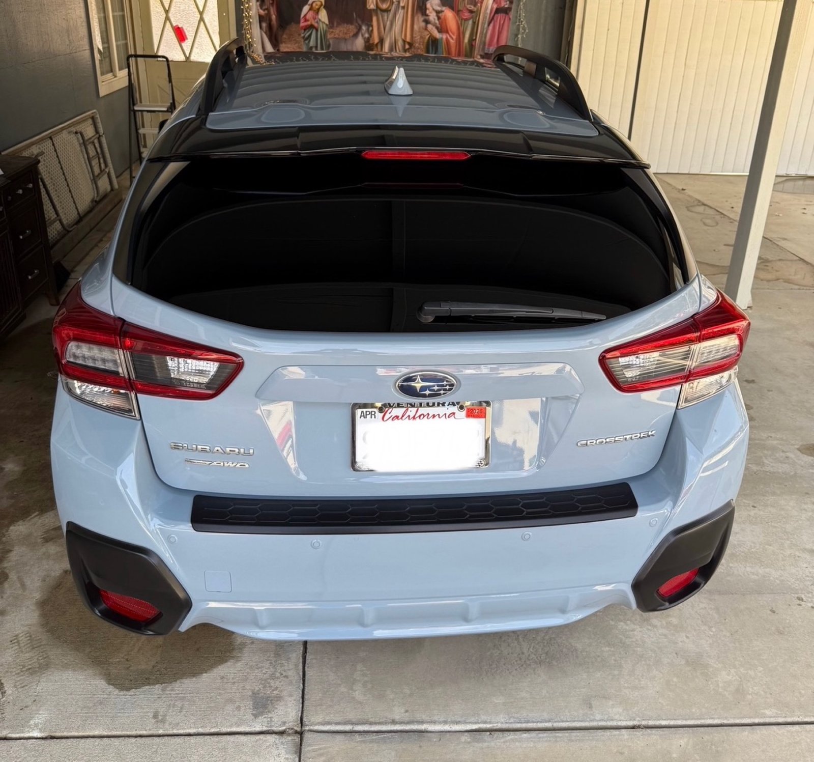 Same Subaru Crosstrek rear window after wash, clean and glossy